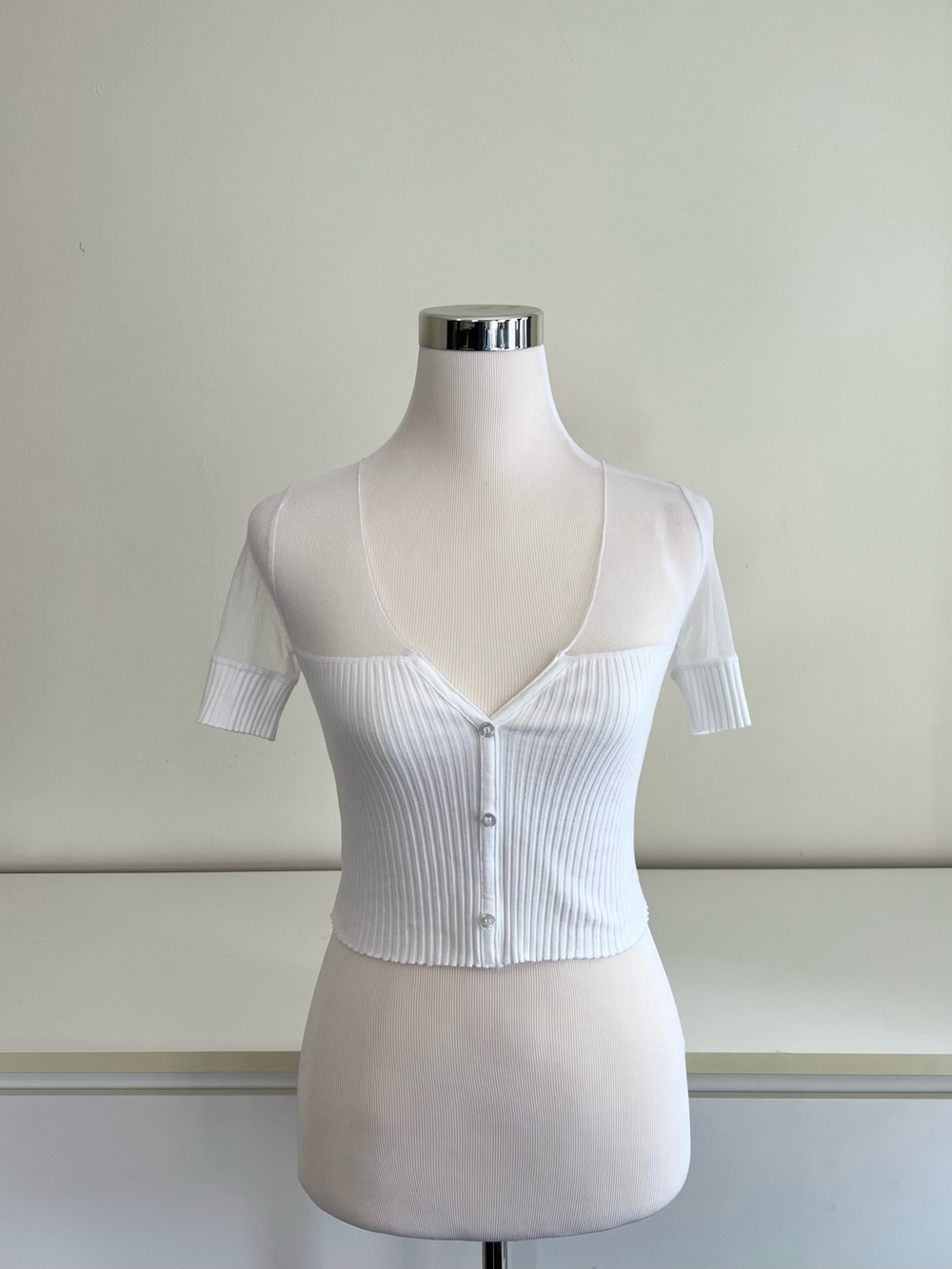 ZARA WHITE RIBBED MESH BUTTON TOP – SIZE S – NWT